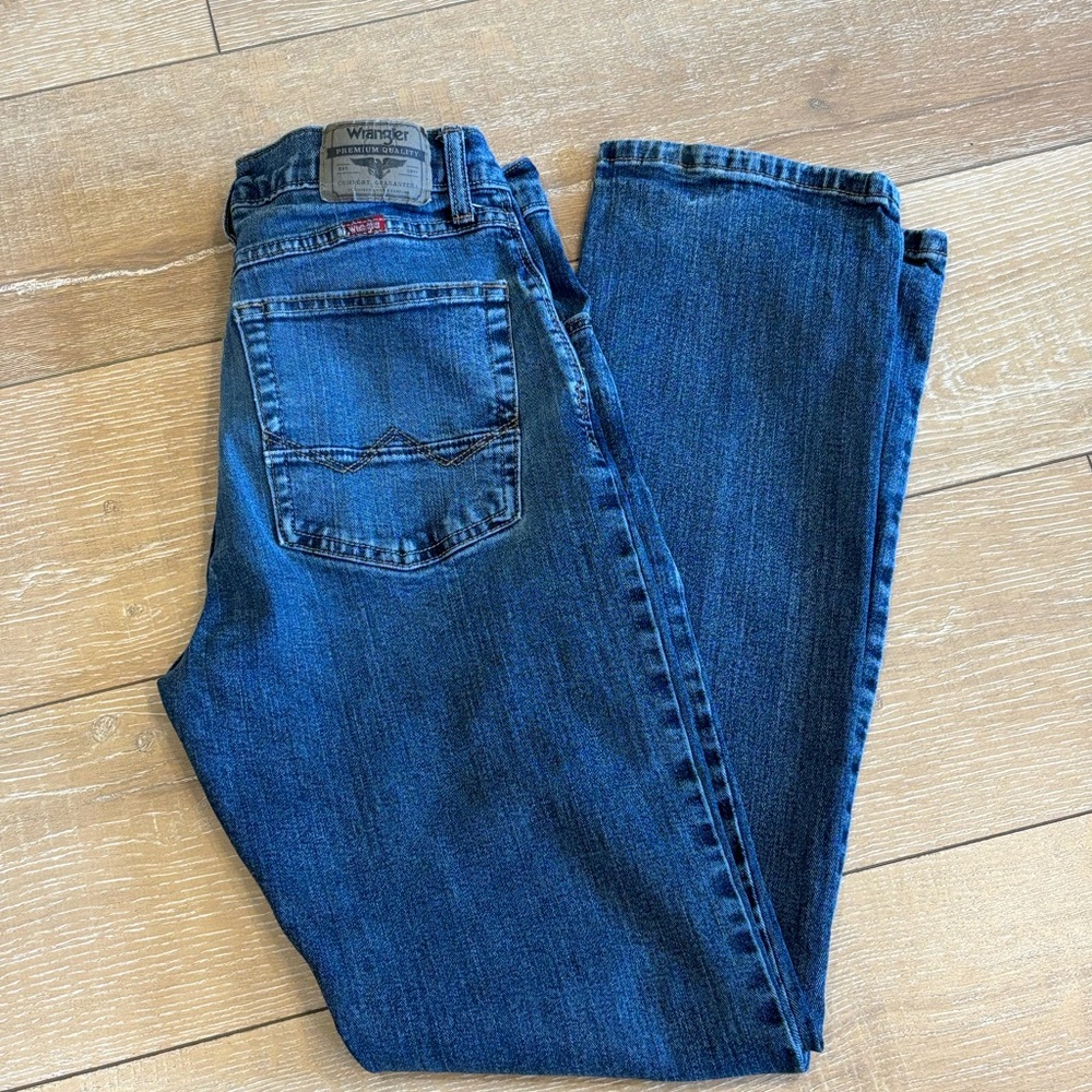 Wrangler Men's Deep Blue Relaxed Jeans